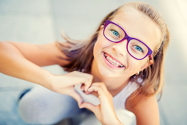 Orthodontic checkup with an orthodontist. Visit the dentist regularly for healthy teeth.