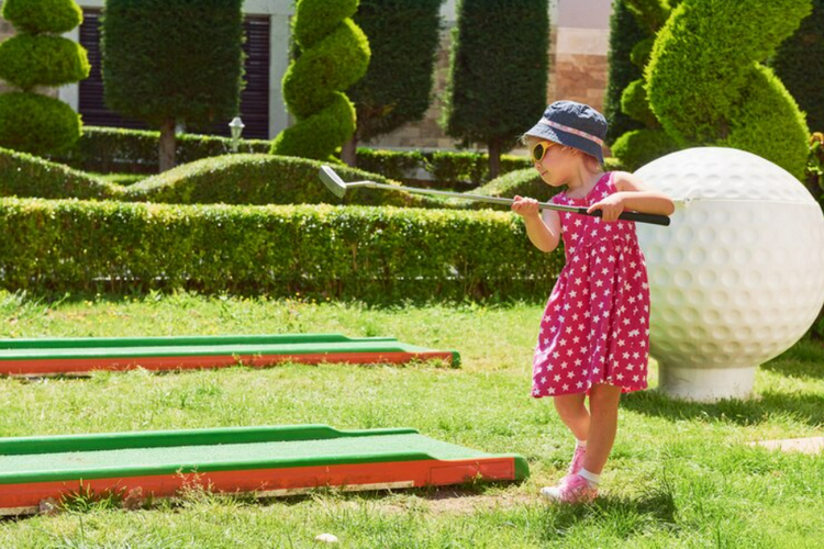 Birthday party places in Sacramento - Miniature Golf Parties