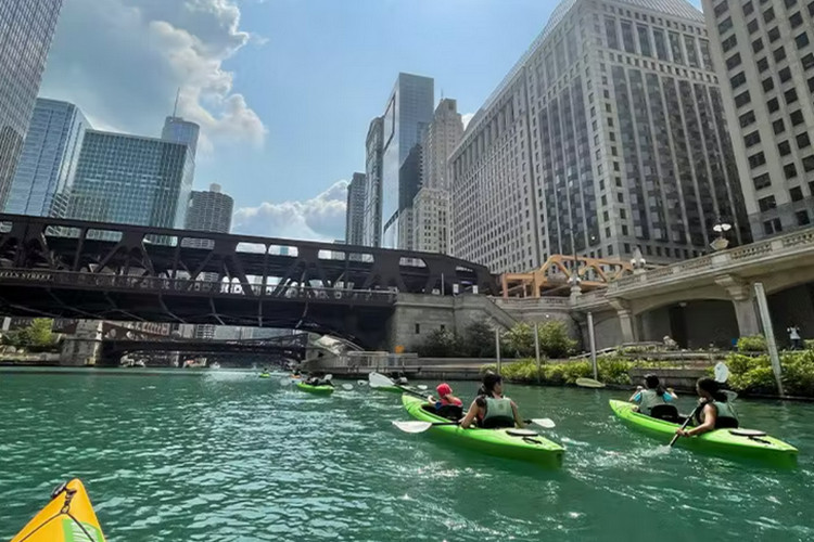 Fun things to do with kids in Chicago - Urban Kayaks