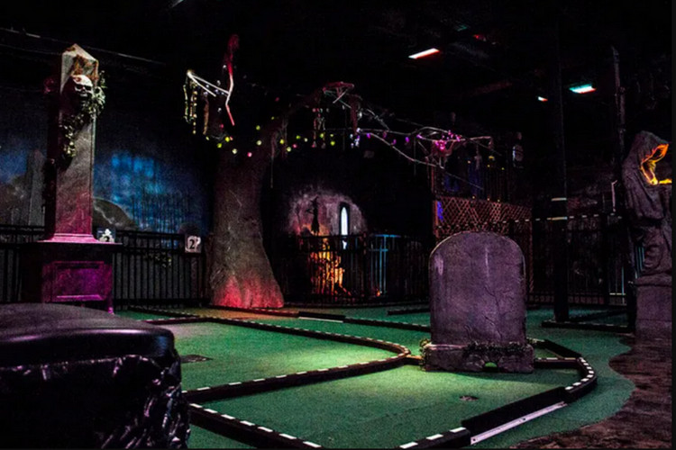Fun things to do with kids in Fresno - Ghost Golf