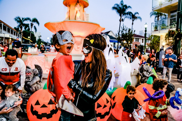 Halloween events in San Diego - Trick or Treat on India Street