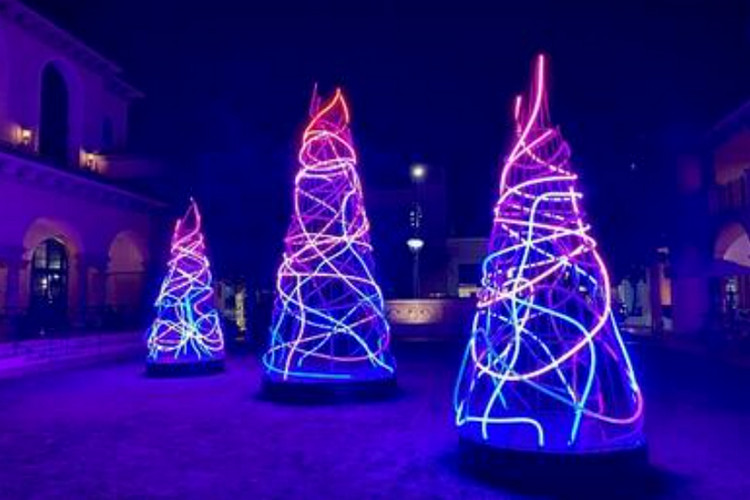 Places to see Christmas Lights in Los Angeles - Glowing Gardens at Beverly Cañon Gardens