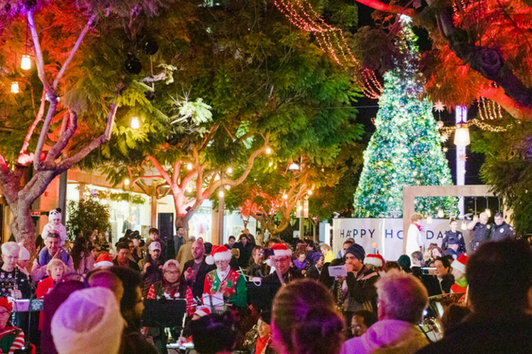 Places to see Christmas Lights in Los Angeles - Winterlit in Santa Monica