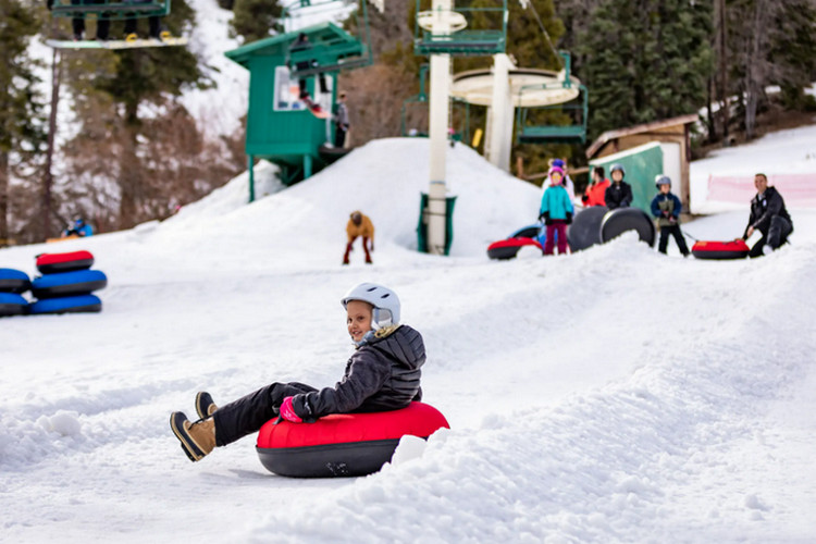Best snow tubing for kids near Los Angeles - Grizzly Ridge Tube Park