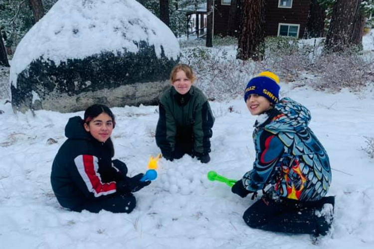 Best snow sledding for kids near Sacramento - Hansen’s Snow Tube and Saucer Hill