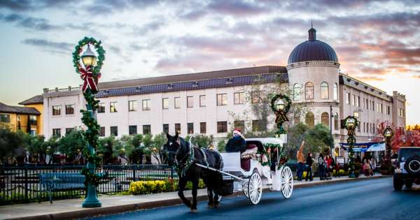 EVENING CARRIAGE RIDES