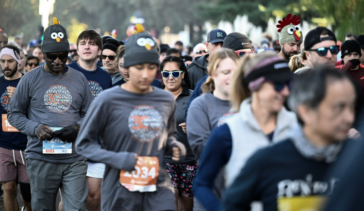 Thanksgiving Day event in Sacramento with kids - Run To Feed The Hungry Thanksgiving Day 2023